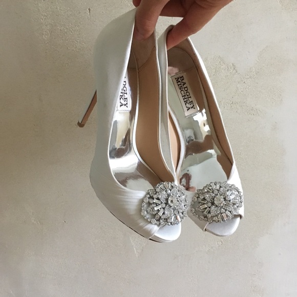 Badgley Mischka Shoes - Badgley Mischka sz 5.5 white satin pumps